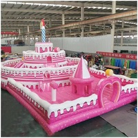 Château gonflable pastel avec guirlande de ballons, équipement de jeu commercial pour enfants, idéal pour les mariages et événements en plein air