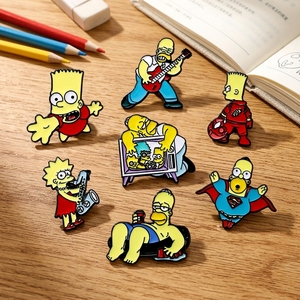 Nouveauté 2026 – Épingles de revers en émail Famille <span class=keywords><strong>Simpson</strong></span>, plaqué zinc noir, mignonnes, personnalisables, badges de dessin animé, cadeau, vente en gros - Product Image 3