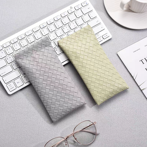 แว่นกันแดดแฟชั่นทรงสี่เหลี่ยมกระเป๋าใส่แว่นตากระเป๋าสตางค์หนัง PU กระเป๋าใส่แว่นตาแบบพกพาโลโก้ออกแบบได้ตามต้องการ - Product Image 4