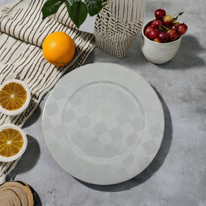Assiette de présentation blanche classique écologique et portable pour intérieur/extérieur, accessoire de table de salle à manger style ferme, pour fêtes, en plastique - Product Image 2