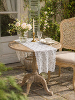 Chemin de table en dentelle florale brodée blanche de style bohème sur mesure pour la décoration de table de banquet de mariage, chemin de lit romantique