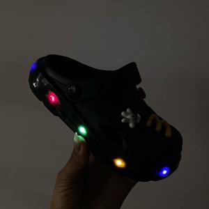 Sandal taman bercahaya hitam luar ruangan serbaguna anak-anak Musim Panas <span class=keywords><strong>2025</strong></span> untuk anak perempuan desain trendi gaya baru - Product Image 2