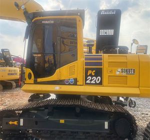Excavatrice d'occasion Komatsu PC220-8, 22 tonnes, sur chenilles, équipement lourd, haute rentabilité, faible nombre d'heures de travail - Product Image 4