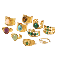 Bague en acier inoxydable plaqué or 18 carats avec pierres précieuses, design vintage et tendance, idéale pour mariage, fiançailles ou comme cadeau, inspiration médiévale.