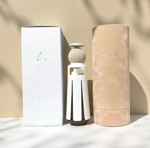 Profumo Arabo di Lusso (60ml) di <span class=keywords><strong>Ahmed</strong></span> Al Maghribi con Bottiglia a Strisce Bianche e Confezione Regalo Cilindrica in Velluto - Product Image 1