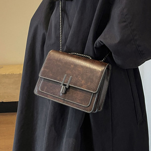 Sac en PU pour femme taille moyenne, style rétro simple, avec chaîne, carré, polyvalent, porté épaule ou croisé, simplicité urbaine, fermé - Product Image 5