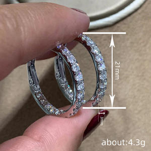 Orecchini a Cerchio Mina Diamante in Oro Bianco con Diamanti Naturali Taglio Brillante Rotondo Colore G Stile Classico per Uso Quotidiano Femminile - Product Image 6