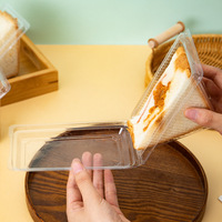 Boîte d'emballage triangulaire jetable transparente en PET de qualité alimentaire pour sandwichs, pâtisseries et plats à emporter