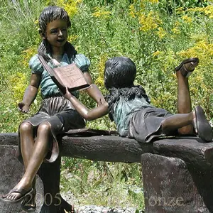 青铜两女孩读书雕像生活大小花园坐女孩在长凳上阅读雕像