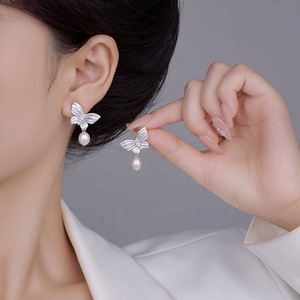 Pendientes de Botón de Moda Chapados en Oro S925 para Mujer, Perla Natural de Agua Dulce, Accesorios Coreanos de Alta Gama, Regalo de Mariposa - Product Image 2