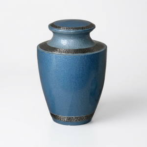 Urna Funeraria de Latón Azul para Cenizas Humanas, Urna Conmemorativa Artesanal, Florero de Recuerdo para el Homenaje - Artesanía India - Product Image 1