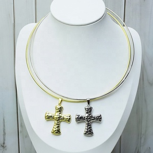 สร้อยคอโลหะคลาสสิกชุบทองคำ 18k พร้อมจี้รูปไม้กางเขนแบบเรียบง่าย - Product Image 3