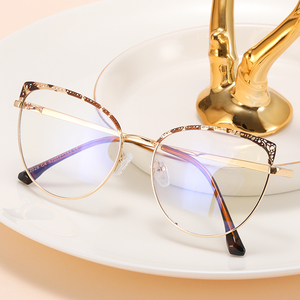 <span class=keywords><strong>Gafas</strong></span> de aleación de lectura <span class=keywords><strong>con</strong></span> <span class=keywords><strong>filtro</strong></span> de luz <span class=keywords><strong>azul</strong></span> para mujer, anteojos para <span class=keywords><strong>presbicia</strong></span> femeninos, montura de ojo de gato ahuecada única, a la moda, 82028 - Product Image 1