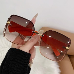 Lunettes de soleil carrées sans monture Miumiu UV400 pour femmes, protection solaire de luxe - Product Image 3