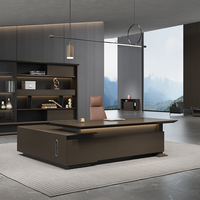 bureau de direction de luxe moderne en forme de L pour PDG, patron, manager