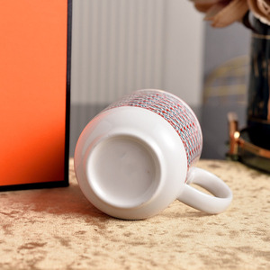 แก้วเซรามิกคุณภาพสูง ดีไซน์หรูหรา น้ำหนักเบา เหมาะสำหรับใช้ในออฟฟิศและที่บ้าน สำหรับดื่มน้ำชายามบ่าย พร้อมกล่องของขวัญลายทอ - Product Image 3