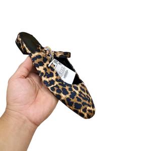 Nouvelles mules dorées pour <span class=keywords><strong>femme</strong></span>, style été 2025, en stock, à <span class=keywords><strong>talon</strong></span> bas, bout <span class=keywords><strong>carré</strong></span>, avec boucle, tige en tissu pailleté et décorations en strass - Product Image 5