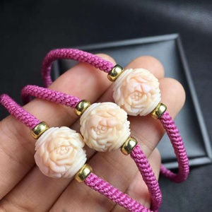 Pulsera <span class=keywords><strong>de</strong></span> Plata <span class=keywords><strong>de</strong></span> Ley con Dijes <span class=keywords><strong>de</strong></span> Concha Natural Rosa y Flor, Joyería Artesanal Hecha a Mano - Product Image 2