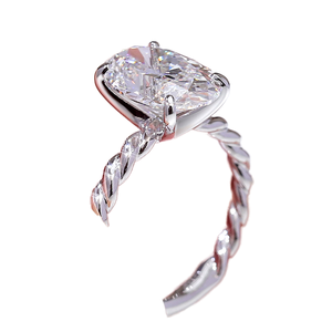 Bague de fiançailles de luxe torsadée faite à la main en or blanc massif 10-18 carats, sertie d'un diamant de laboratoire ovale de 3,5 carats, couleur D, certifié IGI - Product Image 1
