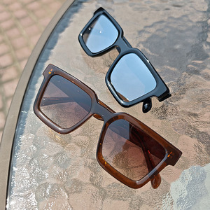 Gafas de Sol Cuadradas con Logotipo Personalizado, Montura Gruesa Retro, Polarizadas UV400, Unisex, para Uso en Exteriores - Product Image 5