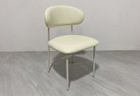 Chaise de salle à manger en cuir PU imperméable avec dossier arrondi, assise en mousse haute résilience et pieds en acier inoxydable pour café et restaurant