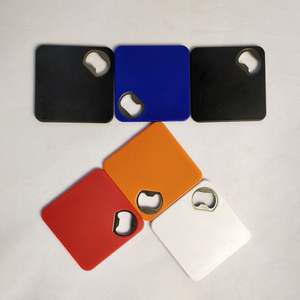 Posavasos de plástico de nuevo diseño con abrebotellas - Product Image 2