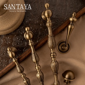 Poignées Santaya en laiton brossé antique, poignées de luxe <span class=keywords><strong>vintage</strong></span> pour armoires de cuisine, boutons de tiroir, poignées de placard, poignée en bronze - Product Image 3
