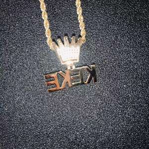 Collana con Ciondolo Personalizzato per <span class=keywords><strong>Bambini</strong></span> in Ottone Placcato Oro con Lettere Piccole, Design a Corona, Catena a Corda e Zirconi Scintillanti - Product Image 5