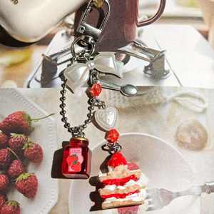 Cute Girly Heart Sweet Ins Style Stereo Bow Strawberry Cake Cubiertos Decoración Llavero Hecho de aleación - Product Image 5