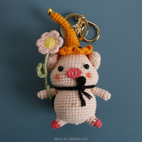 Pendentif cochon au crochet fait main, adorable cochonnet amigurumi, breloque de sac en fil, breloque de sac à dos, objet décoratif cadeau