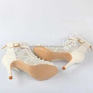 Chaussures de <span class=keywords><strong>danse</strong></span> en PU blanc et dentelle pour femmes, chaussures de <span class=keywords><strong>danse</strong></span> à <span class=keywords><strong>talon</strong></span> haut de 10cm, bottes de <span class=keywords><strong>danse</strong></span> à la mode pour femmes avec fermeture à glissière au dos, vente en gros - Product Image 4