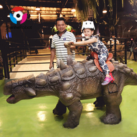 Parc d'attractions Jurassic World Tour on Dinosaur Car Dino Scooter à jetons pour enfants Robot de marche Animatronic Dinsaur Ride
