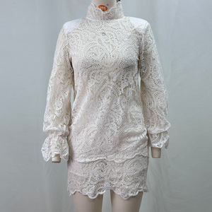 Ensemble élégant en dentelle pour femme : haut à col roulé à manches longues et jupe au-dessus du genou, respirant, tissé à motifs, une pièce, printemps-été - Product Image 6