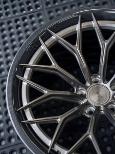 จานล้อลึกแบบขึ้นรูปตามสั่งผลิตตามแบบมีซี่ทำจากคาร์บอนไฟเบอร์เหมาะสำหรับรถบีเอ็มดับเบิลยู M3ออดี้ R8รถแลมโบกินีรุ่น Revuelto - Product Image 4