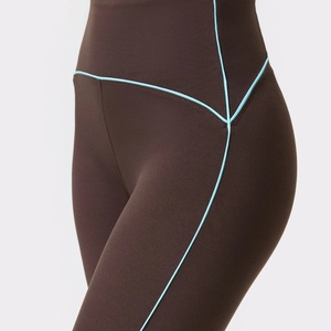 Leggings de yoga à haute élasticité, respirants, avec lignes contrastées, taille en V, tissu fonctionnel, séchage rapide - Product Image 3