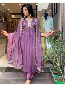Robe Anarkali élégante de style fête en chinon pur avec dupatta et bas de tenue, ensemble trois pièces pour femmes, idéal pour les réceptions de mariage et les événements festifs - Product Image 4