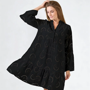 Robe trapèze noire brodée à œillets pour femme grande taille - Manches cloche, ourlet volanté, coupe ample, décontractée, longueur genou, col en V, trois-quarts - Product Image 3
