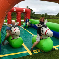 Course de poneys gonflables à 4 voies, jeux de construction de chevaux gonflables pour enfants ou adultes.