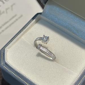 แหวนเงินแท้ S925 งานฝีมืออิตาลี ดีไซน์เฉพาะแบบเปิดประดับเพชรซิคอน งานแฮนด์เมด ชุบทอง 18K ปรับขนาดได้ - Product Image 4