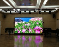 Panneau mural vidéo LED en fer haute définition intérieur P2.5 LED Media Display 2 ans 160 1000nits pour centres commerciaux