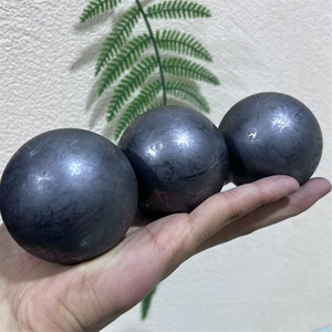 Sfera di Shungite nera naturale 50mm | Sfera di pietra di carbonio lucidata per protezione EMF, purificazione dell'acqua e guarigione spirituale - Product Image 4
