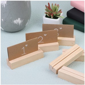 Statue de femme, cadeau gravé personnalisé, support photo en bois, porte-cartes, base de calendrier en bois de hêtre de haute qualité - Product Image 1