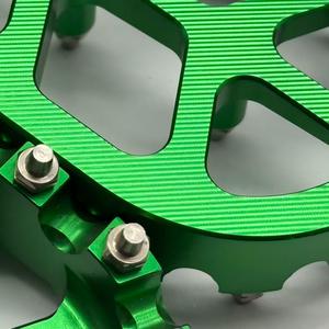 ที่พักเท้ามอเตอร์ไซค์แบบปรับแต่ง ขนาดใหญ่พิเศษ กันลื่น ทำจากอลูมิเนียมอัลลอย สำหรับรถออฟโรด สำหรับ Kawasaki KLR 650 ปี 2011-2022 - Product Image 6