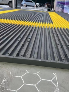 Tuiles de sol de garage robustes, tuiles de sol en plastique, moule d'injection pour les points de stationnement de voitures, vente directe d'usine - Product Image 4