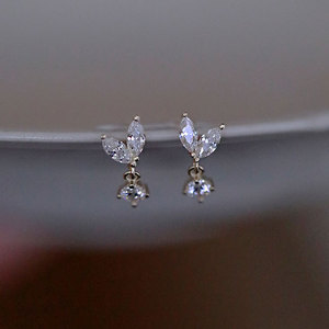 Orecchini a Perno Minimalisti in Stile Francese a Forma di Foglia e Goccia per Donne, Gioielli per Orecchie Scintillanti e alla Moda - Product Image 3