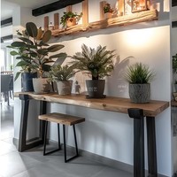 Table de bar rectangulaire longue et étroite en bois massif à bord naturel |   Comptoir de bar commercial contemporain, taille personnalisable pour bar à domicile, café
