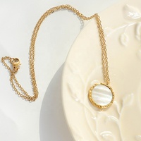 MICCI Vente Chaude 18k Plaqué Or Acier Inoxydable Plat Hawaïen Plage Blanc Cauris Shell Collier Avec Shell Puka