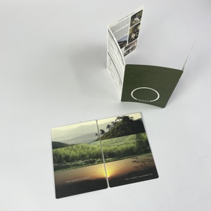 Tài liệu gấp bốn lần tùy chỉnh với các góc tròn mờ giấy hướng dẫn du lịch Giới thiệu sản phẩm in kỹ thuật số - Product Image 2