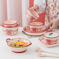 Vaisselle en céramique pour enfants, motif ours de dessin animé mignon, finition émail rouge, haute qualité, vente en gros, ensemble bol et assiette, compatible micro-ondes, style Ins