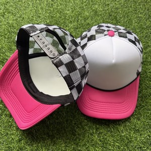 Gorra <span class=keywords><strong>de</strong></span> béisbol tipo trucker <span class=keywords><strong>de</strong></span> malla a cuadros con visera rosa y frente blanco, ajustable con cierre a presión, para mujer, ideal para uso diario casual en verano. - Product Image 3